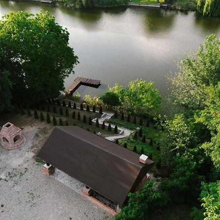 Madison Lake Villa Balotešti Exteriér fotografie