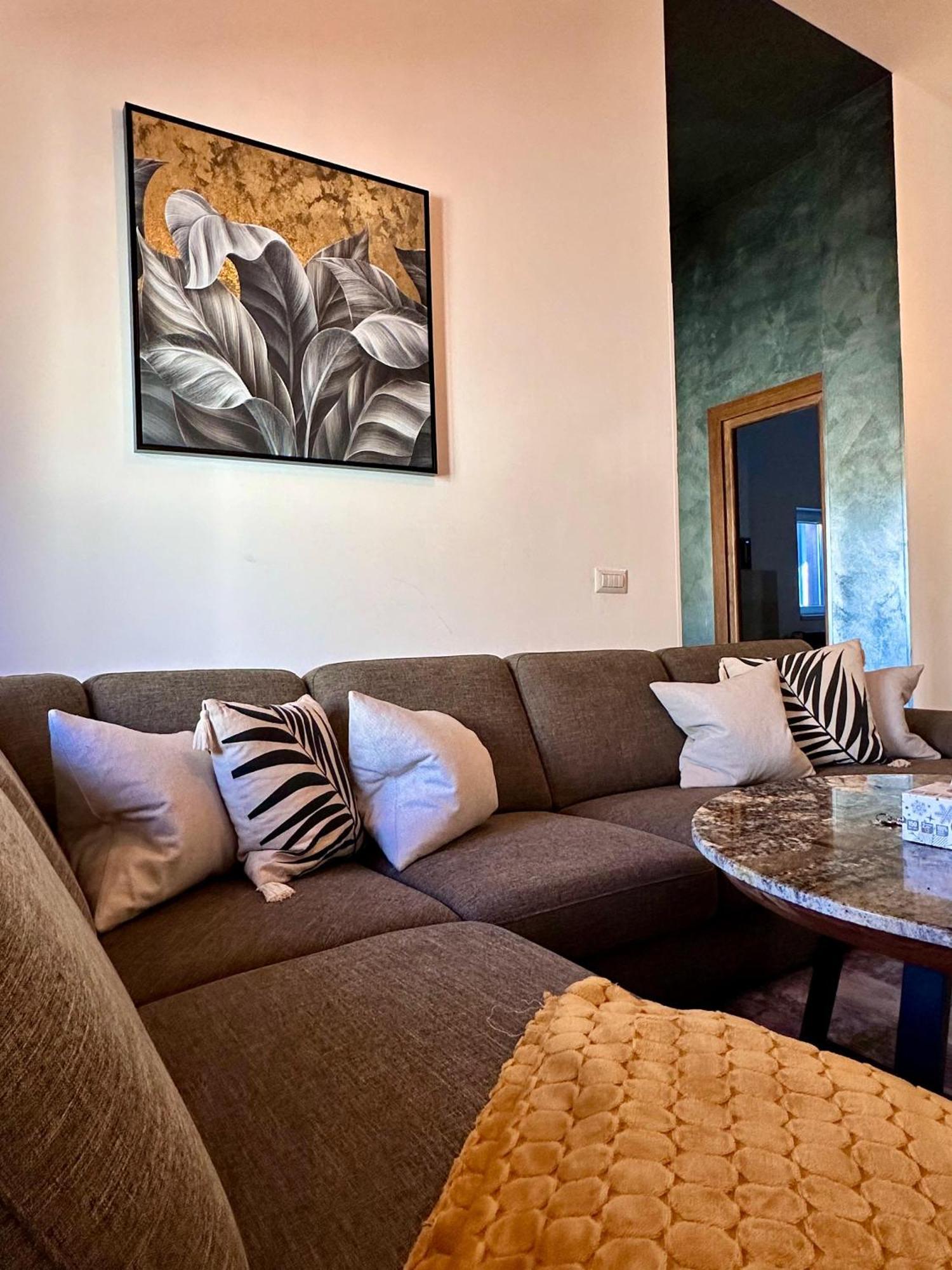 Madison Lake Villa Balotešti Exteriér fotografie