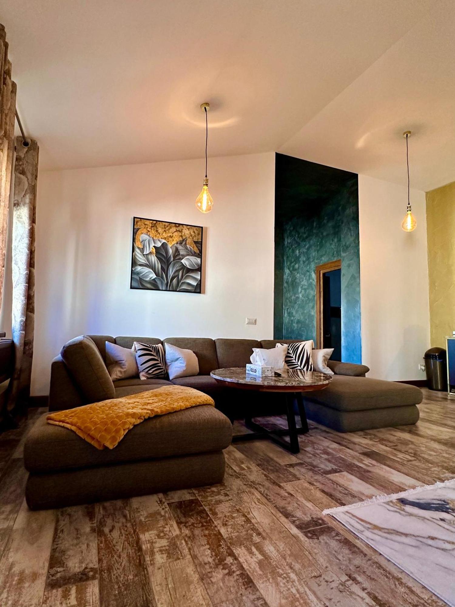 Madison Lake Villa Balotešti Exteriér fotografie