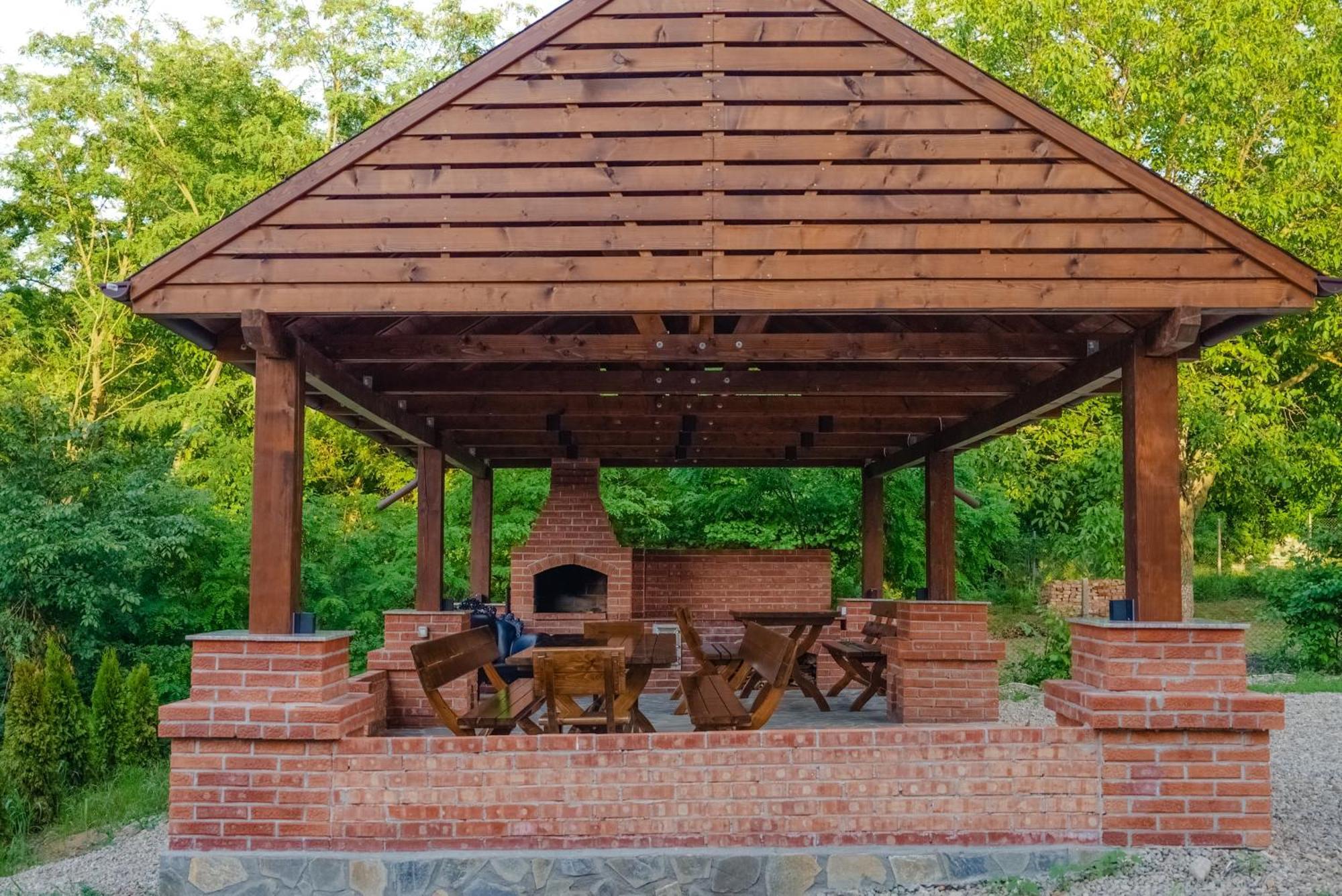 Madison Lake Villa Balotešti Exteriér fotografie